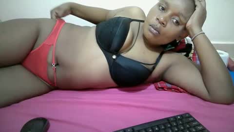 Snapshot of lovely_gee chatting on May 13, 12:02 pm sexylover online show from May 13, 12:02 pm