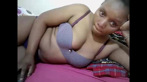 Snapshot of lovely_gee chatting on May 18, 4:07 am sexylover online show from May 18, 4:07 am
