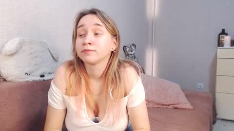 Lovely Hayley online show from December 1, 10:15 pm