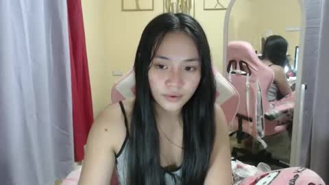 lovely_leah23 online show from September 8, 9:25 pm