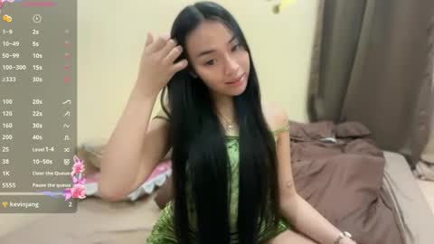 lovely_leah23 online show from May 7, 5:18 pm