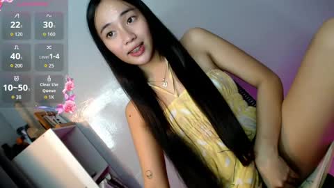 lovely_leah23 online show from May 22, 9:20 pm