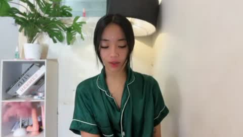 lovely_leah23 online show from June 12, 11:03 pm