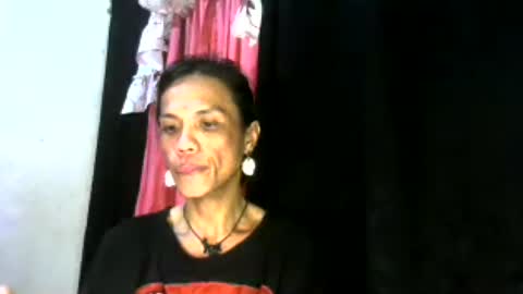 Snapshot of lovely_manificent4u chatting on August 5, 10:51 am Lest online show from August 5, 10:51 am