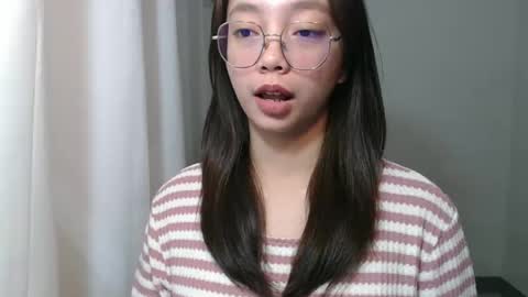 Snapshot of lovely_sweetiex chatting on December 15, 1:54 am call me Ann online show from December 15, 1:54 am