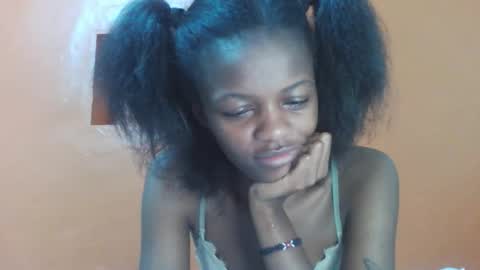 Lovely yvonne online show from October 22, 11:15 pm