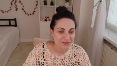 Snapshot of lovelybeatricee chatting on May 26, 10:44 am Beatrice online show from May 26, 10:44 am