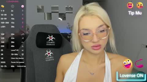 Snapshot of lovelybianca_ chatting on November 9, 11:14 pm lovelybianca_ online show from November 9, 11:14 pm