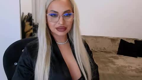 Snapshot of lovelyblondyxxx chatting on March 6, 11:01 pm PrAllinXXXa online show from March 6, 11:01 pm