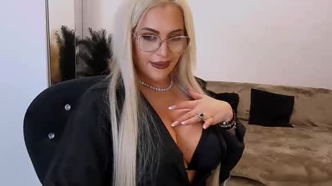 Snapshot of lovelyblondyxxx chatting on March 9, 11:09 pm PrAllinXXXa online show from March 9, 11:09 pm