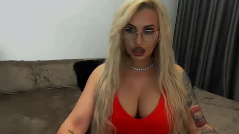 Snapshot of lovelyblondyxxx chatting on March 16, 10:14 pm PrAllinXXXa online show from March 16, 10:14 pm