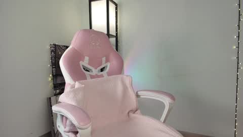 lovelycaroll online show from December 12, 9:19 am