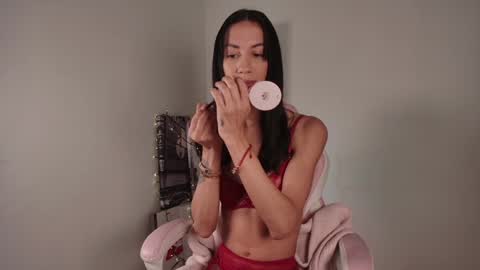 lovelycaroll online show from January 4, 8:06 am