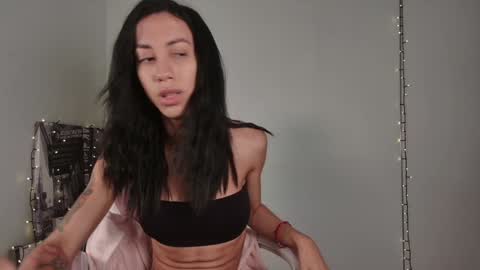 lovelycaroll online show from January 8, 9:42 am