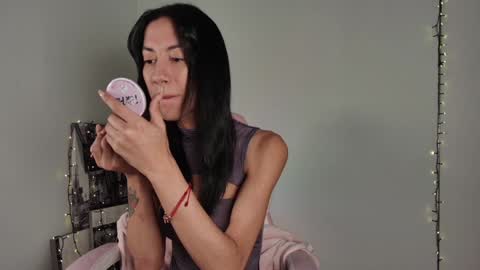 lovelycaroll online show from January 18, 8:10 am