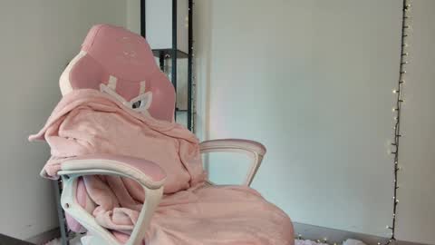 lovelycaroll online show from January 18, 11:11 am