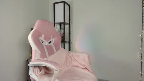 lovelycaroll online show from January 19, 12:17 pm