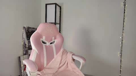 lovelycaroll online show from February 13, 9:30 am