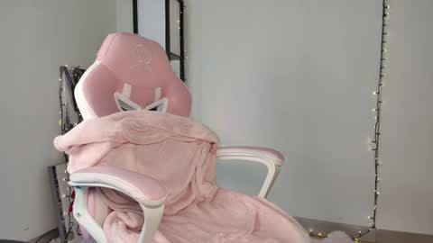 lovelycaroll online show from February 15, 11:28 am