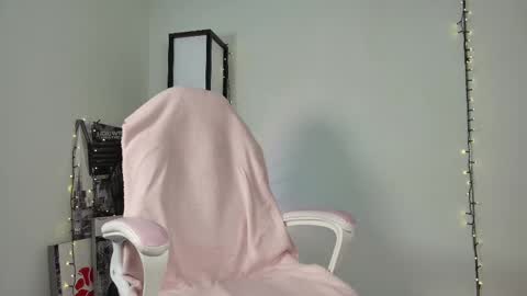 lovelycaroll online show from February 28, 9:25 am
