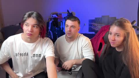 Snapshot of lovelydany3 chatting on December 19, 4:24 pm lovelydany3 online show from December 19, 4:24 pm