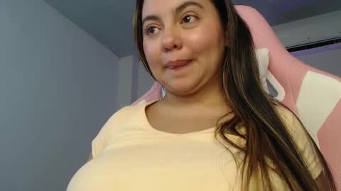 Snapshot of lovelyfunxx chatting on March 8, 10:11 am Karla and Angel online show from March 8, 10:11 am