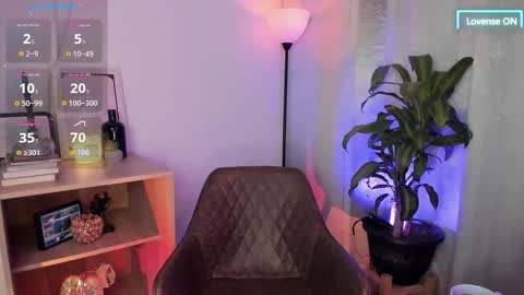 Snapshot of lovelygirl45 chatting on January 19, 2:37 am Valerie online show from January 19, 2:37 am