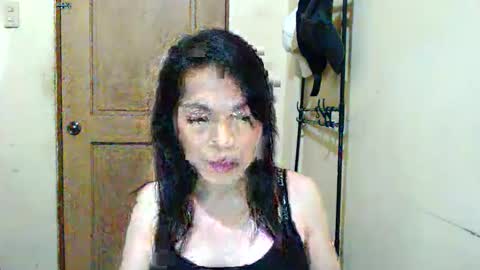 Snapshot of lovelykimts32 chatting on November 10, 1:21 pm lovelykimts32 online show from November 10, 1:21 pm