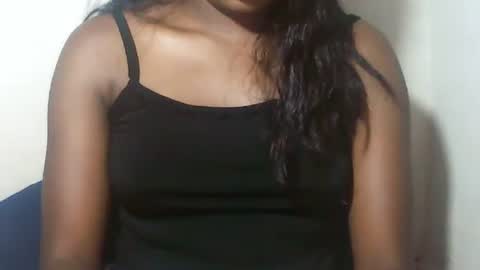 lovelylarra online show from February 10, 6:45 pm