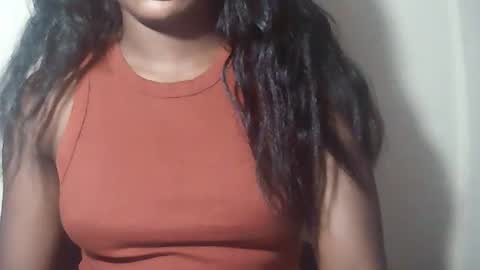 lovelylarra online show from April 5, 10:23 am
