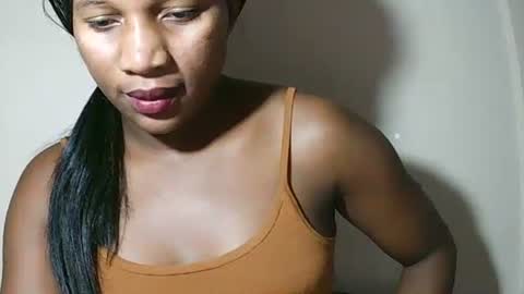lovelylarra online show from May 1, 9:25 am