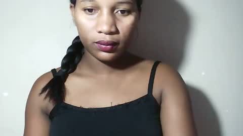 lovelylarra online show from May 8, 6:52 am