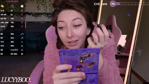 lovelylittlelucyy online show from May 17, 9:44 pm