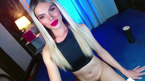 Snapshot of lovelymiss_shyna11 chatting on March 4, 11:08 am lovelymiss_shyna11 online show from March 4, 11:08 am