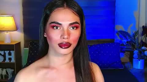 Snapshot of lovelymiss_shyna11 chatting on December 15, 8:13 pm lovelymiss_shyna11 online show from December 15, 8:13 pm