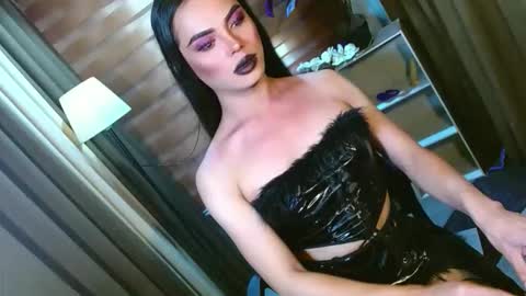 lovelymiss_shyna11 online show from May 3, 5:35 am
