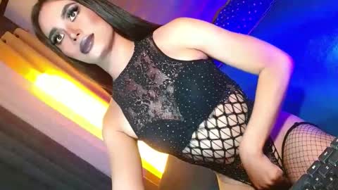 Snapshot of lovelymiss_shyna11 chatting on May 24, 12:32 pm lovelymiss_shyna11 online show from May 24, 12:32 pm