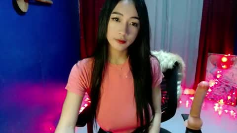 lovelypetite143 online show from May 6, 10:20 am