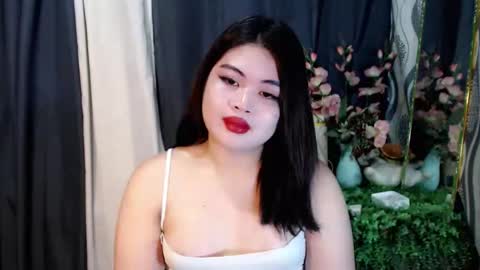 Snapshot of lovelyrhean chatting on November 9, 2:10 am Rhean online show from November 9, 2:10 am