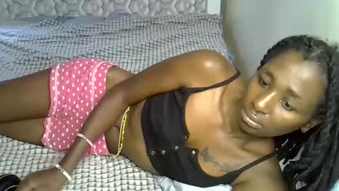 Snapshot of lovelytin chatting on October 18, 11:33 am lovelytin online show from October 18, 11:33 am