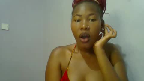 Snapshot of lovelyy_dreams chatting on May 8, 3:01 am Hanna online show from May 8, 3:01 am