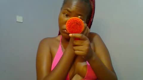Snapshot of lovelyy_dreams chatting on May 11, 3:23 am Hanna online show from May 11, 3:23 am