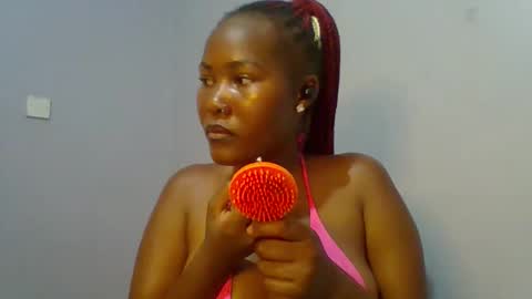 Snapshot of lovelyy_dreams chatting on May 11, 5:54 pm Hanna online show from May 11, 5:54 pm
