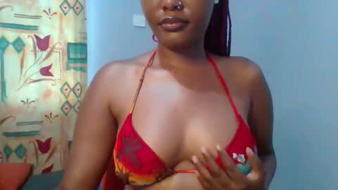 Snapshot of lovelyy_dreams chatting on May 12, 5:59 am Hanna online show from May 12, 5:59 am