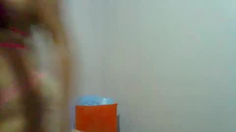 Snapshot of lovelyy_dreams chatting on May 23, 12:27 am Hanna online show from May 23, 12:27 am