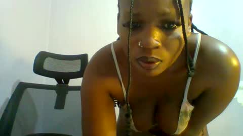 Snapshot of lovelyy_dreams chatting on June 1, 6:09 pm Hanna online show from June 1, 6:09 pm