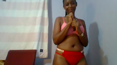 Snapshot of lovelyy_dreams chatting on June 12, 3:22 pm Hanna online show from June 12, 3:22 pm