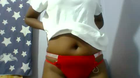 Snapshot of lovelyy_dreams chatting on July 1, 7:35 pm Hanna online show from July 1, 7:35 pm