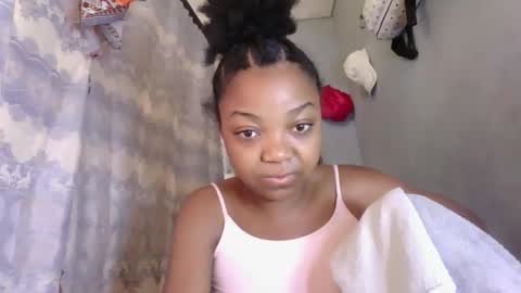 Snapshot of lovemarie08 chatting on April 12, 5:23 am lovemarie08 online show from April 12, 5:23 am