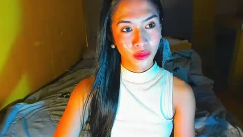 Snapshot of lovemarie19x chatting on July 8, 4:17 am pauleen online show from July 8, 4:17 am